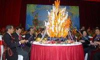 Traditionelles laotisches Neujahrsfest Bun Pi May 2014 in Hanoi