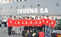 Provinzen landesweit unterstützen Soldaten und Bewohner des Inselkreises Truong Sa