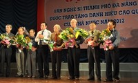 Titel, die Beiträge vietnamesischer Künstler ehren
