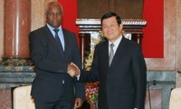 Staatspräsident Truong Tan Sang empfängt angolanischen Innenminister