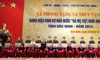 Vizestaatspräsidentin Nguyen Thi Doan überreicht den Titel „vietnamesische Heldenmutter“ 