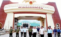 Eröffnung des Kontrollmodells „Eine Tür-Eine Station" am Grenzübergang Lao Bao-Dan Savan