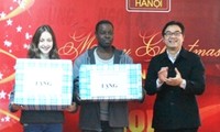 Ausländische Studenten feiern das Neujahrsfest Tet in Vietnam