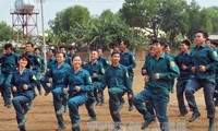 Staatspräsident Truong Tan Sang beglückwünscht die vietnamesische Milizen