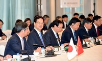 Premierminister Nguyen Tan Dung führt Gespräch mit japanischen Unternehmen