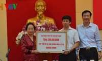 Vizestaatspräsidentin Nguyen Thi Doan besucht Bewohner im Überschwemmungsgebiet
