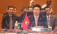 Vizepremiermnister Pham Binh Minh nimmt an Vorbereitungskonferenzen für 27. ASEAN-Gipfeltreffen teil