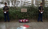 Gedenktafeln für Opfer der Anschläge auf die Satirezeitung Charlie Hebdo