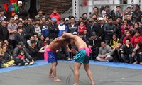 Ringkampf im Dorf Mai Dong im Frühling 