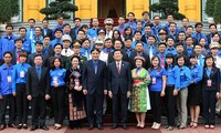 Staatspräsident Truong Tan Sang trifft vorbildliche Mitglieder des Jugendverbandes