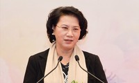 Parlamentspräsidentin Nguyen Thi Kim Ngan empfängt die hochrangige laotische Delegation
