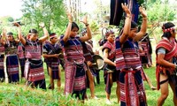 Traditionelle Tänze der K’Ho