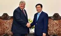 Vizepremierminister Vuong Dinh Hue empfängt britischen Staatssekretär