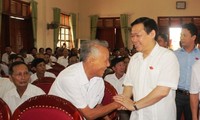Vizepremierminister Vuong Dinh Hue trifft Wähler in Ha Tinh