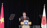 Pressekonferenz des japanischen Premierministers in Hanoi