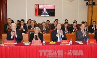 KPV-Generalsekretär Nguyen Phu Trong beglückwünscht das Büro des KPV-Zentralkomitees zum Neujahr
