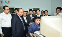 Premierminister Nguyen Xuan Phuc besucht die Universität Da Nang