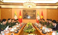 Staatspräsident Tran Dai Quang empfängt den myanmarischen Oberbefehlshaber Min Aung Hlaing