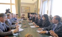  Leiter der Zentralwirtschaftskommission Nguyen Van Binh besucht Russland