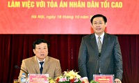 Vizepremierminister Vuong Dinh Hue tagt mit dem Obersten Gerichtshof über Lohnreform 