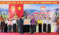 Parlamentspräsidentin Nguyen Thi Kim Ngan zu Gast bei Festtag der Solidarität des Volkes in Hoa Binh