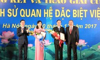 Preisverleihung für den Wissenwettbewerb über die besonderen Beziehungen zwischen Vietnam und Laos