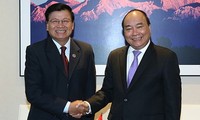  Premierminister Nguyen Xuan Phuc trifft seine Amtskollegen aus Laos und Kambodscha
