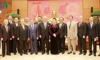 Parlamentspräsidentin empfängt den Sonderberater der japanisch-vietnamesischen Abgeordnetengruppe
