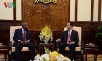 Staatspräsident Tran Dai Quang empfängt Botschafter aus VAE, Mosambik und Südkorea