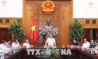Premierminister Nguyen Xuan Phuc tagt mit Vertretern der Behörde in Binh Thuan