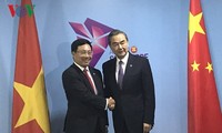 Vizepremierminister und Außenminister Pham Binh Minh trifft sich mit Außenminister aus China und der