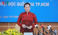 Parlamentspräsidentin Nguyen Thi Kim Ngan besucht die Nationaluniversität Ho Chi Minh