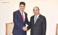 Premierminister Nguyen Xuan Phuc empfängt den Vorsitzenden des Konzerns Coca Cola