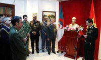 Verbesserung der Freundschaft und Zusammenarbeit der Armeen Vietnams und Algeriens