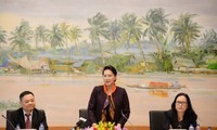 Parlamentspräsidentin Nguyen Thi Kim Ngan trifft junge Unternehmer