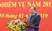Premierminister Nguyen Xuan Phuc leitet Online-Konferenz zur Öffentlichkeitsarbeit im Jahr 2018