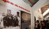 Fotoausstellung über Sitten und Bräuche der Volksgruppe der Van Kieu