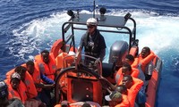 Italien erlaut dem Migrationschiff Ocean Viking die Einfahrt im Hafen Lampedusa