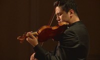 Violinist Bui Cong Duy spielt Concerto für Violine und das Orchester von Mendelssohn