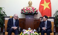 Vizepremierminister, Außenminister Pham Binh Minh empfängt den Staatssekretär des deutschen Auswärtigen Amtes