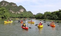 Welterbe Trang An bietet Kayak-Rudern an