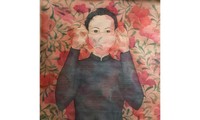 Kontraste bei der Ausstellung „Versteckte Blumen 2” von Nguyen Thi Chau Giang