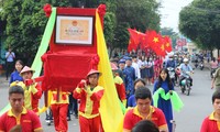 Feier zur Erhaltung der Urkunde für den Tempel Linh Dong  