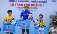 Radrennmeisterin Nguyen Thi That gewinnt blaues Trikot des Frauen-Radrennens Binh Duong