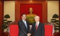 Leiter der Partei und des Staates schicken Glückwünsche zum 68. Nationalfeiertag Kambodschas