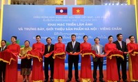 Eröffnung der Fotoausstellung und Vorstellung von Produkten zwischen Hanoi und Vientiane