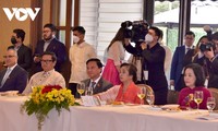 Parlamentspräsident Vuong Dinh Hue führt Gespräch mit Vorsitzenden des Repräsentantenhauses der Philippinen