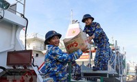 Soldaten und Bewohnern auf Inselgruppe Truong Sa die Stimmung des Neujahrsfests Tet bringen