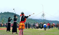 Tausende Menschen besuchen das Long Tong-Fest in Ba Be