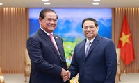 Premierminister Pham Minh Chinh empfängt Vizepremierminister Kambodschas Sar Kheng
